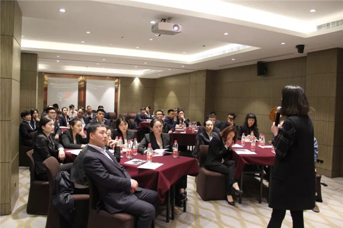 中州皇冠貿易丨舉辦國窖文化及商務禮儀專場(chǎng)培訓